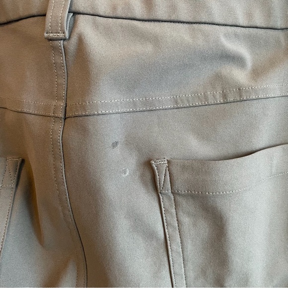 2024 Lululemon ABC Slim-Fit 5 Pocket Pant 30"L *Warpstreme
Asphalt Grey Size 36 - Picture 14 of 14